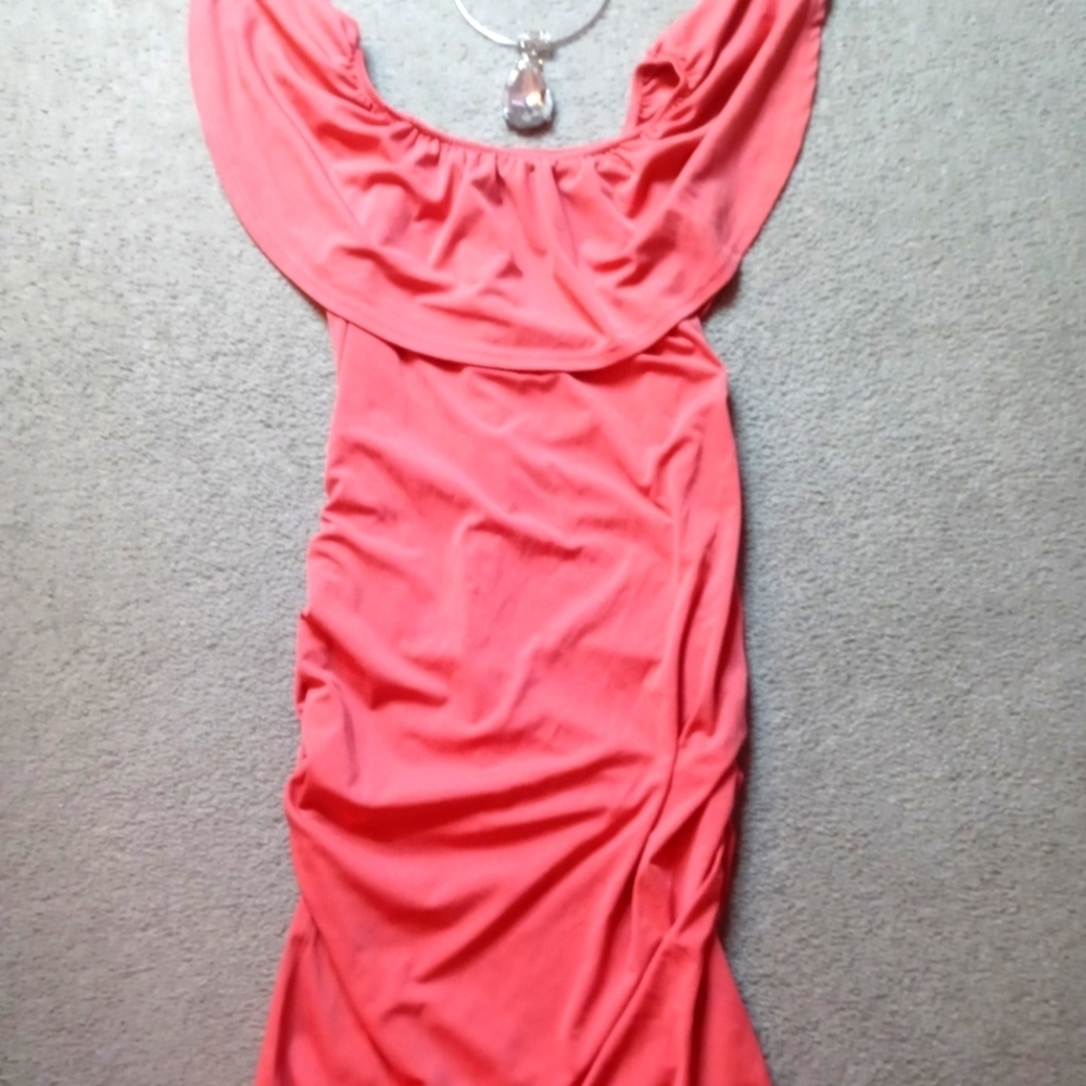 Women's beautiful size medium pink off the shoulder long stretchy dress